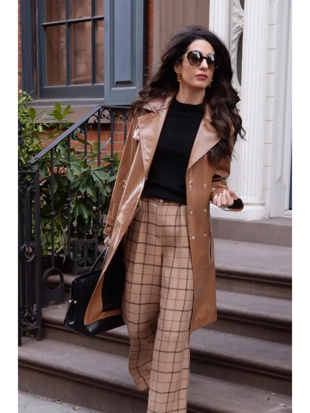 Diane Von Furstenberg Women's Tan Faux-Leather Trench Coat w/Striped Belt Sz. 0 - Picture 9 of 10